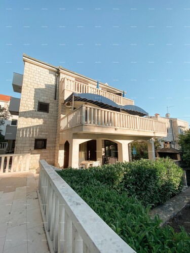 Kuća Prodaja prekrasne vile sa 6 apartmana na jednoj od najboljih lokacija u...