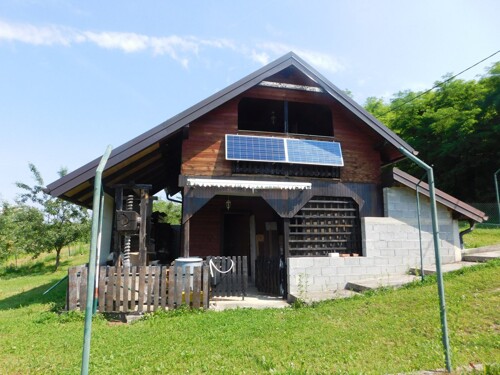 Prekrasna drvena vikendica 80m2+spremište 25m2