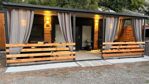 Prodaje se mobilna kućica 24 m2 (trenutna lokacija kamp Rača)