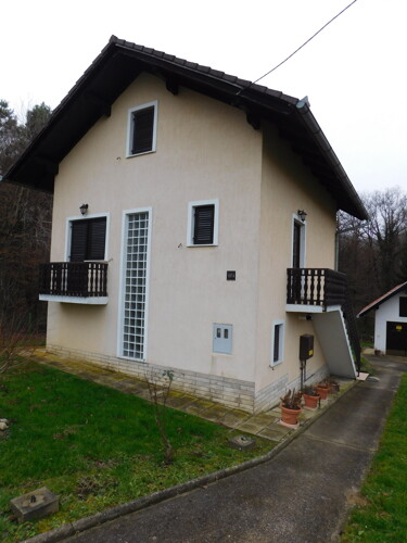 PRILIKA – PREKRASNA VIKENDICA 109,78 M2 + 24 M2 POMOĆNA ZGRADA