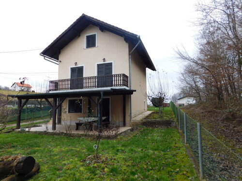 PRILIKA – PREKRASNA VIKENDICA 109,78 M2 + 24 M2 POMOĆNA ZGRADA