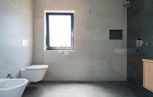 Thumbnail 6207176 - 4