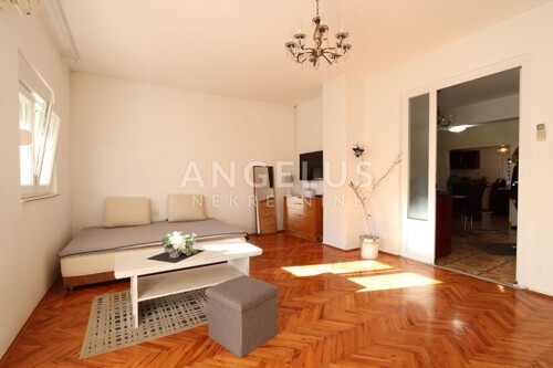 Istra, Pula - Obiteljska kuća 260m2 s dvorištem