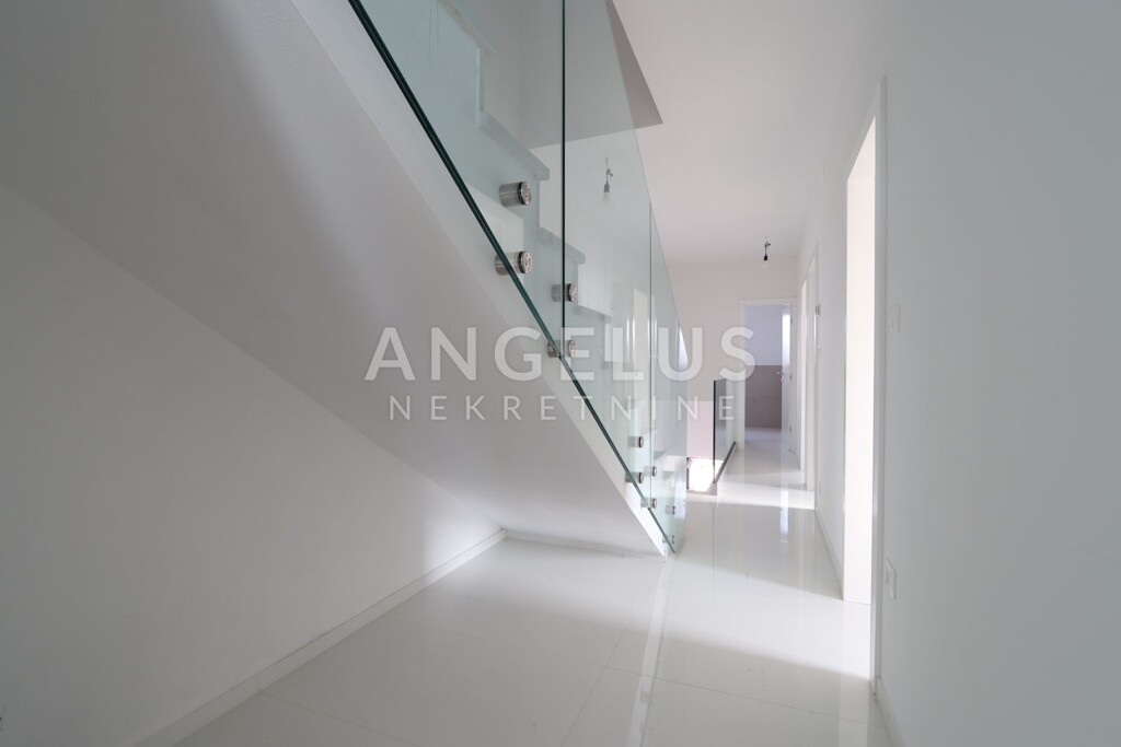 Image 6208286 - 17