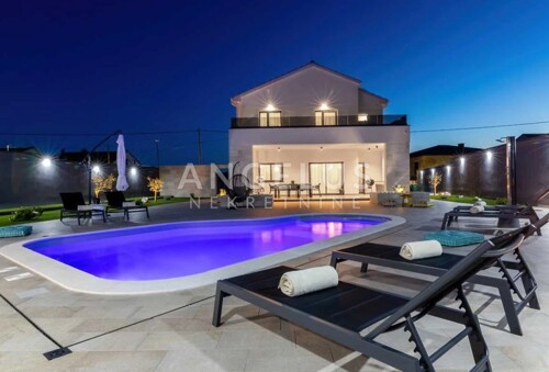 Novi Vinodolski - luksuzna kuća s bazenom 302m2