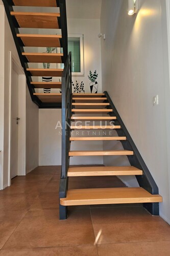 Thumbnail 6208360 - 12