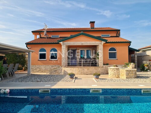Istra, Umag - kuća 273m2 s bazenom
