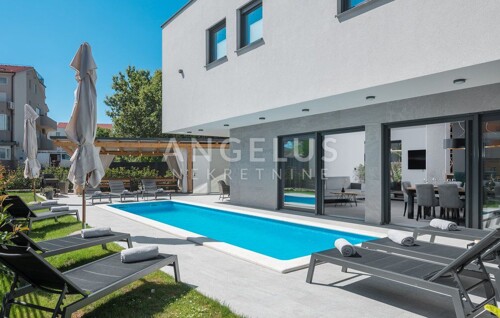 Thumbnail 6208390 - 3