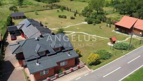 Sisak, Gornji Hrastovac – kuće 620 m2 na imanju 37.400 m2