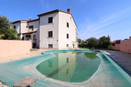 Istra, Pula - Apartmanska kuća 629 m2 s bazenom