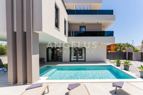 Istra, Pula - moderna vila 200m2 s bazenom