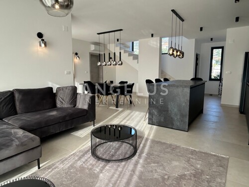 Kaštel Stari - luksuzna vila sa bazenom, novogradnja