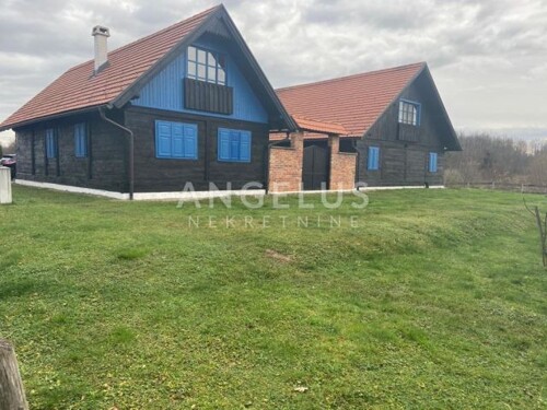 Slunj, Barilovići - autohtono imanje s hrastovim kućama, 250