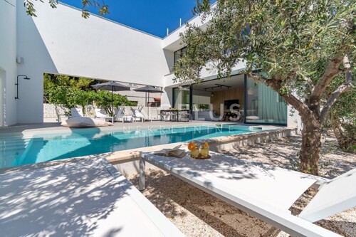 Brač - Luksuzna moderna vila s bazenom, saunom i pogledom na