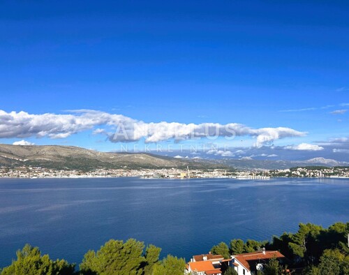 Čiovo - apartmanska kuća sa bazenom, pogled na more, 327 m2