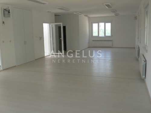 Zagreb, Markuševec - kuća 550m2 s garažom i dvorištem