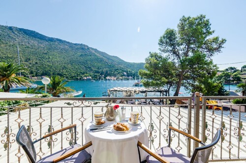 Dubrovnik, Zaton - kuća na rivi s bazenom i restoranom - 620