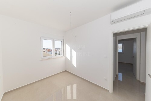 Thumbnail 6209451 - 3