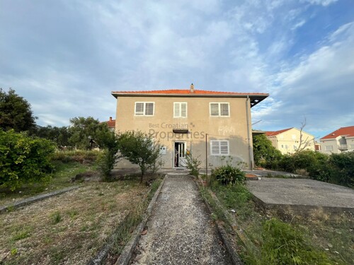 PELJEŠAC (Orebić): Kuća u samom centru 265m2 + 489m2 okućnice