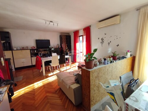Rovinj, kuća s tri stambene jedinice