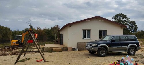 Kuća Prodaja velikog građevinskog zemljišta sa kućom i građevinskom dozv...
