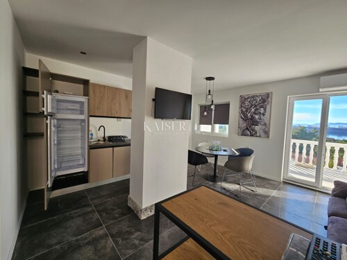 Otok Krk, Omišalj - apartmanska kuća, 100m od mora