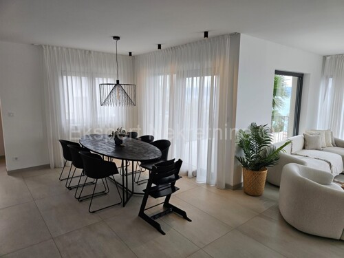 Podstrana, Mutogras, luksuzna vila 180m2 s okućnicom 350m2 i bazenom