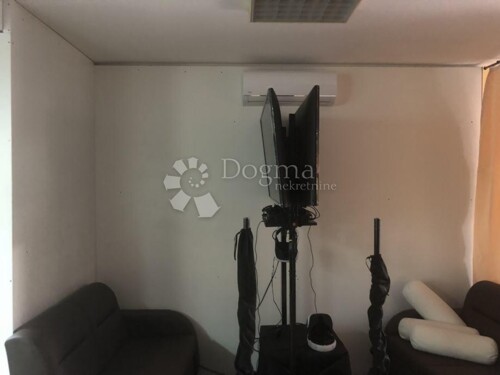 Thumbnail 6211866 - 3