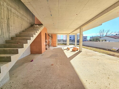 Thumbnail 6211878 - 3