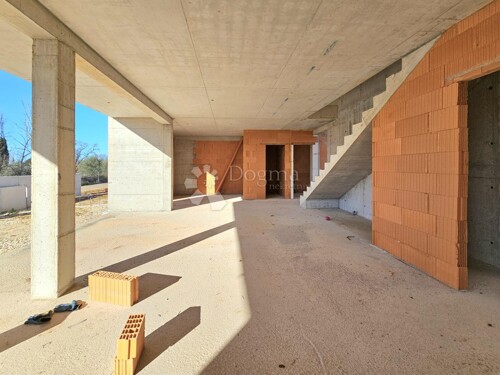 Thumbnail 6211878 - 4