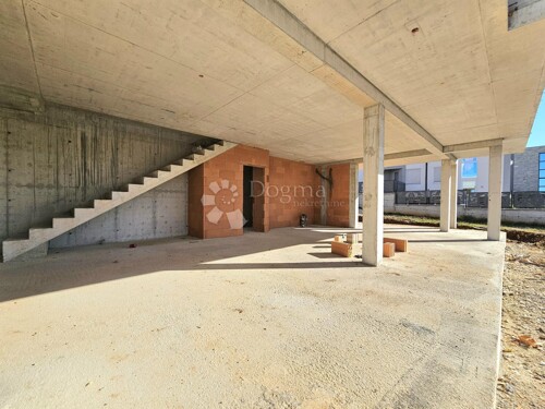 Thumbnail 6211878 - 5