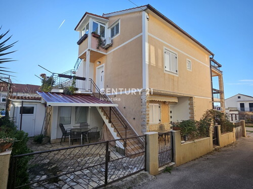 PRODAJA KUĆA U CENTRU VODICA (5 APARTMANA) – 278 m²