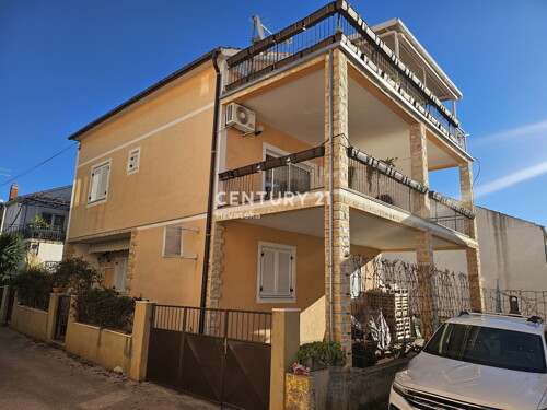 PRODAJA KUĆA U CENTRU VODICA (5 APARTMANA) – 278 m²