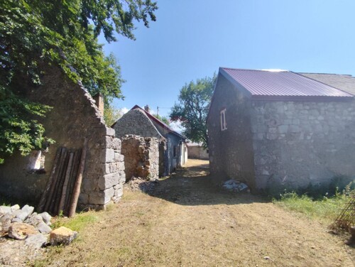 Senj, Veljun Primorski, kuća 42m2 s pomoćnim objektom