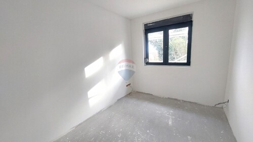 Thumbnail 6212070 - 3