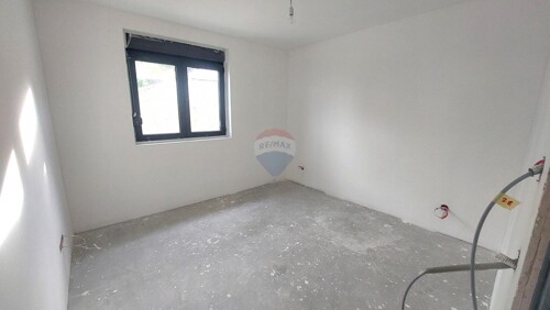 Thumbnail 6212070 - 4