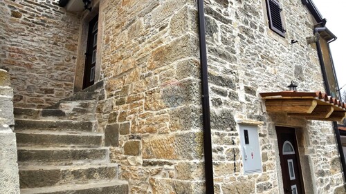 Istra,Grožnjan,okolica-Adaptirana kamena kuća