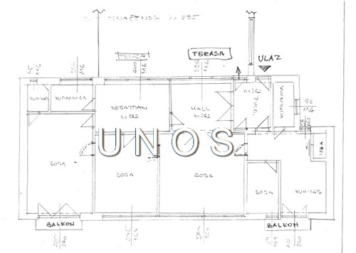 Trg bana Jelačića (5s) 160m2, 1kat/lift, dvorišna, 1 PM, betonska zgrada