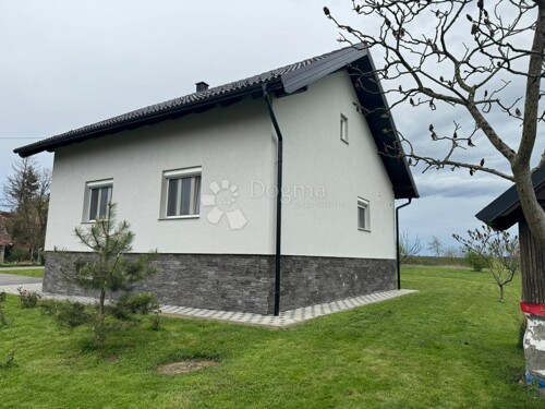 Dvije Samostojeće Kuće na Velikoj Okućnici