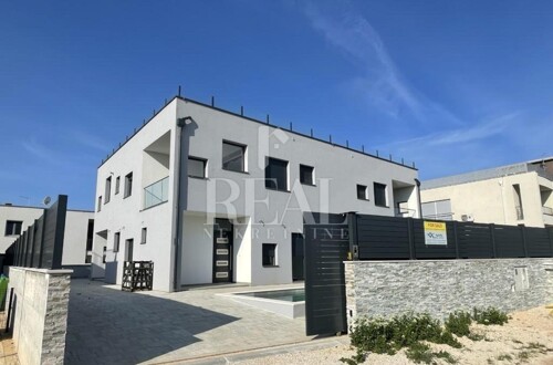 Top lokacija dvojna kuća sa bazenom Novigrad !