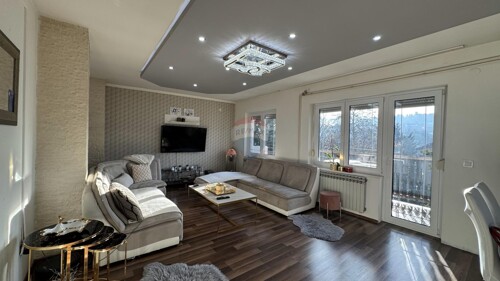 Zagreb, Vrapče - kuća 298 m2 i dvorište 174 m2