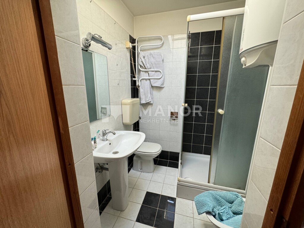 Image 6213672 - 12