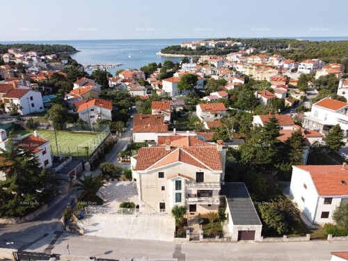 Kuća Samostojeća kuća! Pješčana uvala.