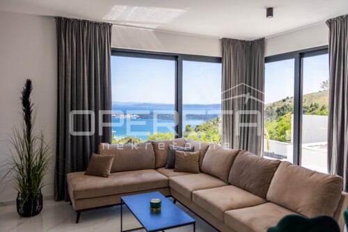 DUGOROČNI NAJAM - Luksuzna vila s bazenom i panoramskim pogledom - TROGIR/SE...