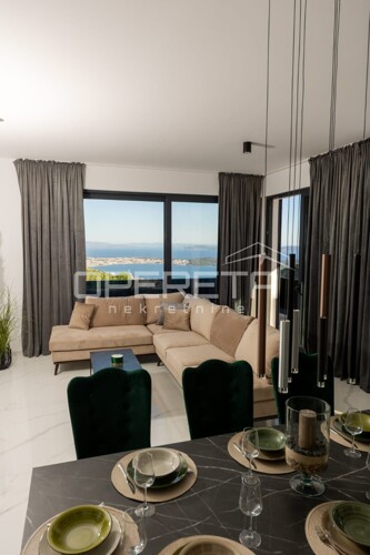 Thumbnail 6213899 - 5