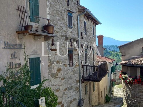Hum, Istra, povijesna kamena kuća na prodaju, investicijska