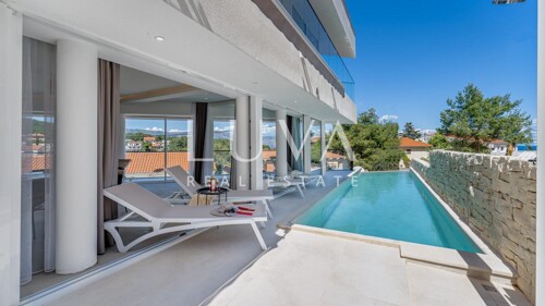 Vrboska, Hvar, luksuzna vila s bazenom uz more na prodaju