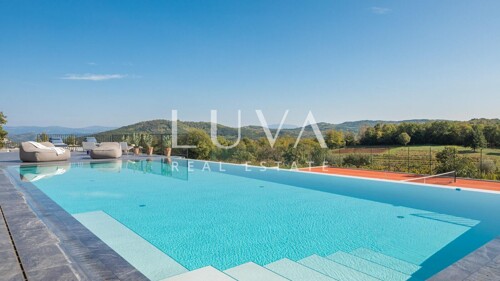 Luksuzna vila s bazenom i tenis terenom, Motovun, Istra