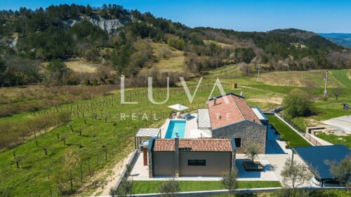 Hum, Istra, luksuzna kuća s bazenom i velikim posjedom na pr