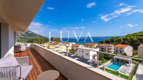 Duće, Omiš, luksuzni resort s 4 velika apartmana i bazenom u